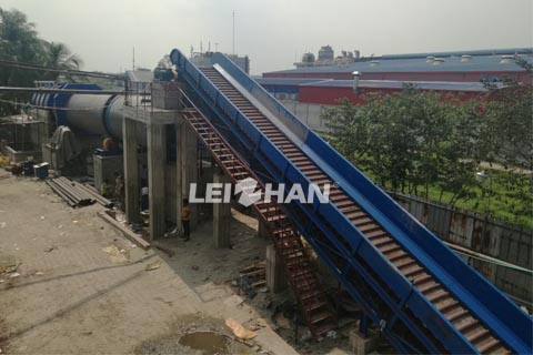 chain conveyor for carrying waste paper